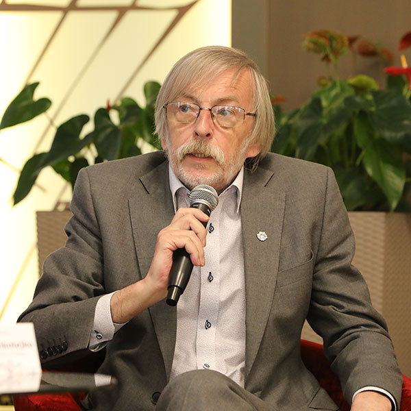prof. Zbigniew Mikołejko